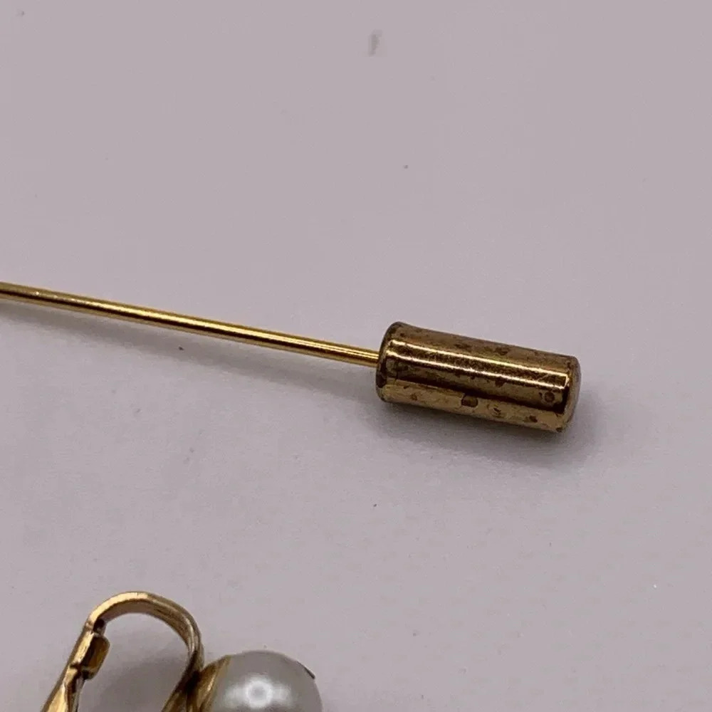 Lot of pair vintage gold tone faux pearl clip on earrings and brooch - Picture 8 of 8